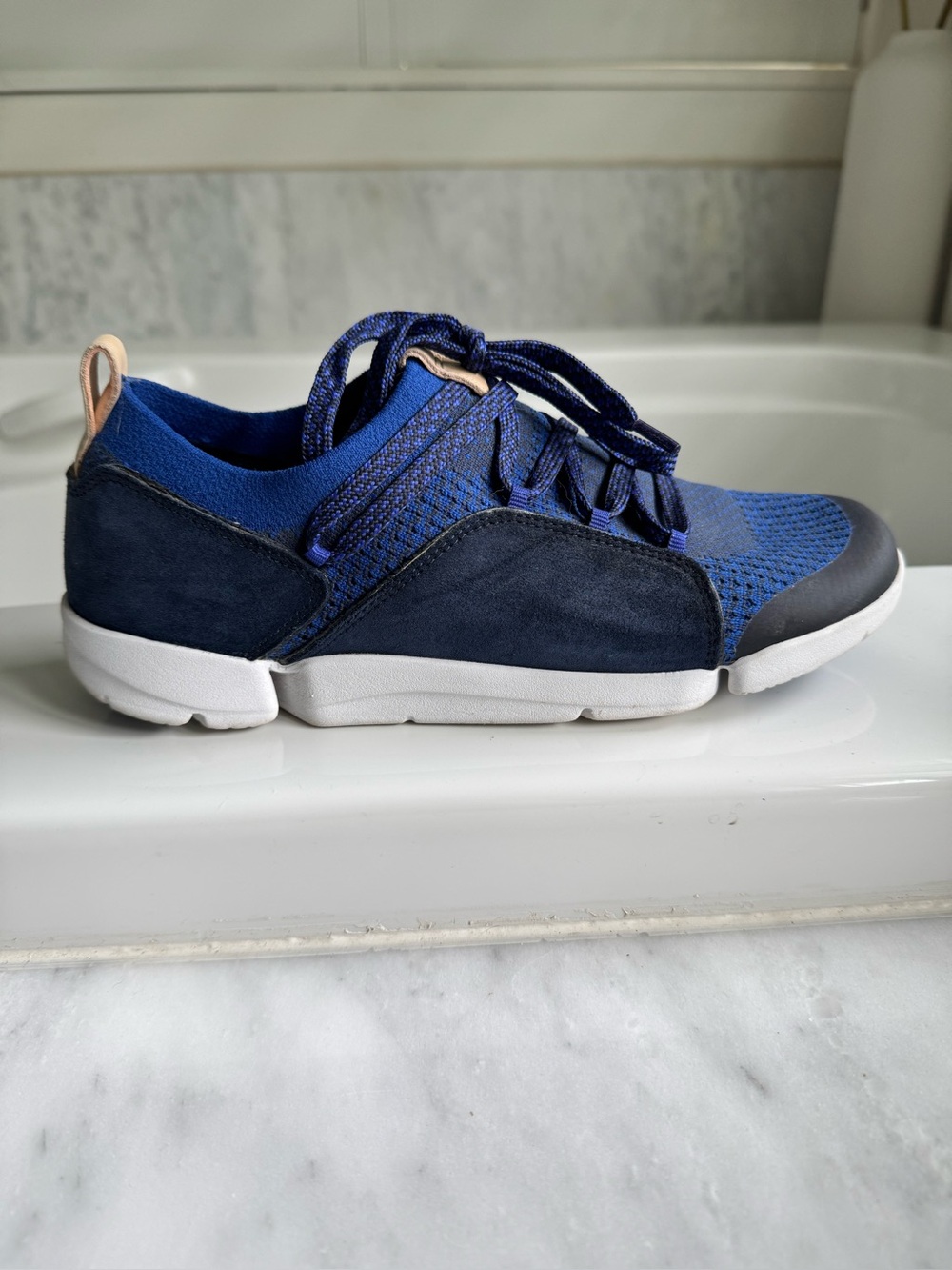Clarks Causal Walking Shoe in Royal Blue with suede Navy trim sz 9
